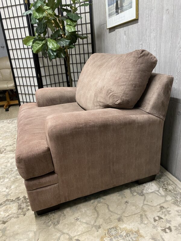 Large Comfy Chair - Image 5